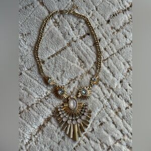 Women’s chunky statement necklace gold